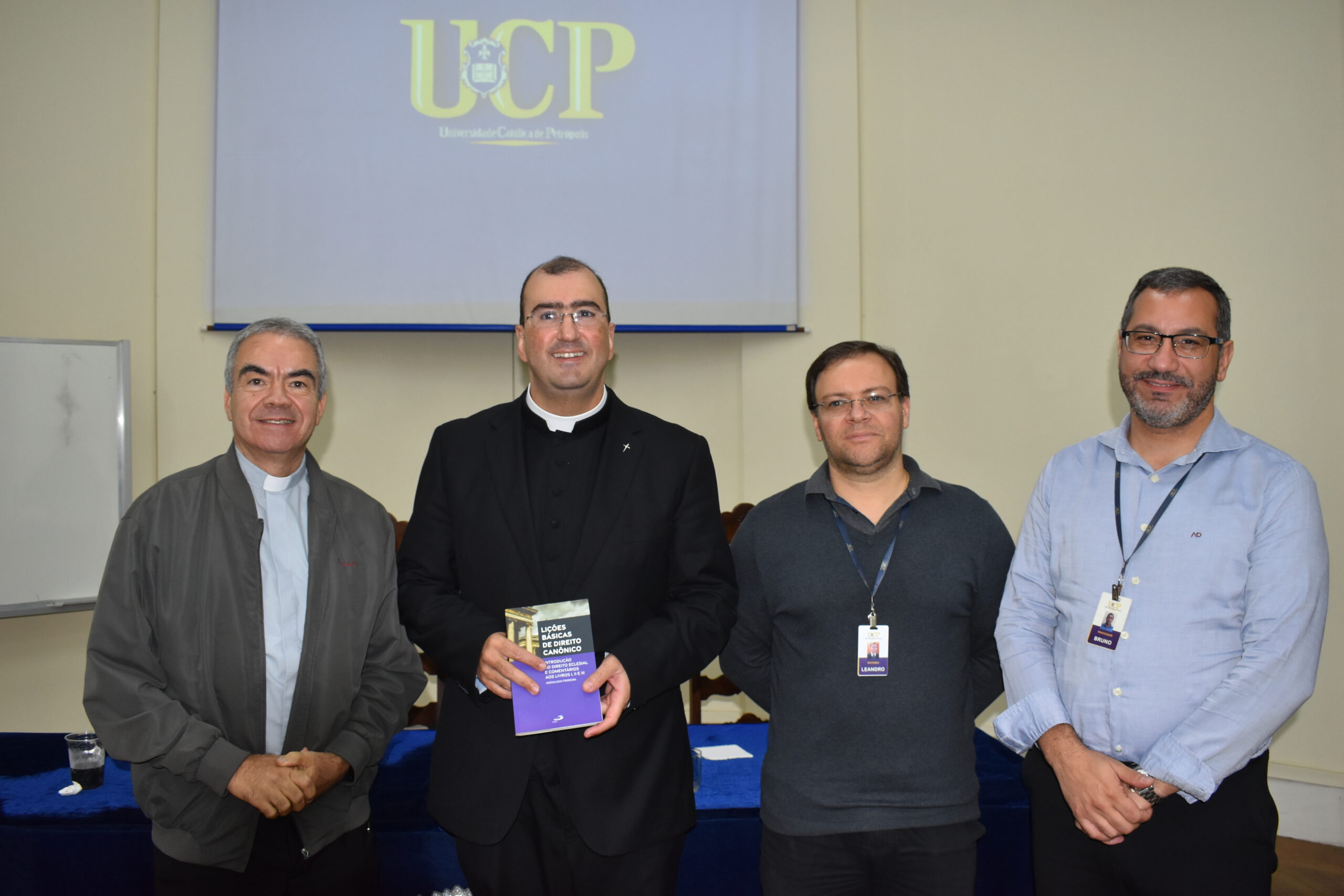 Lançamento do Livro “Lições Básicas de Direito Canônico” do Padre Adenilson Ferreira reúne membros da comunidade acadêmica