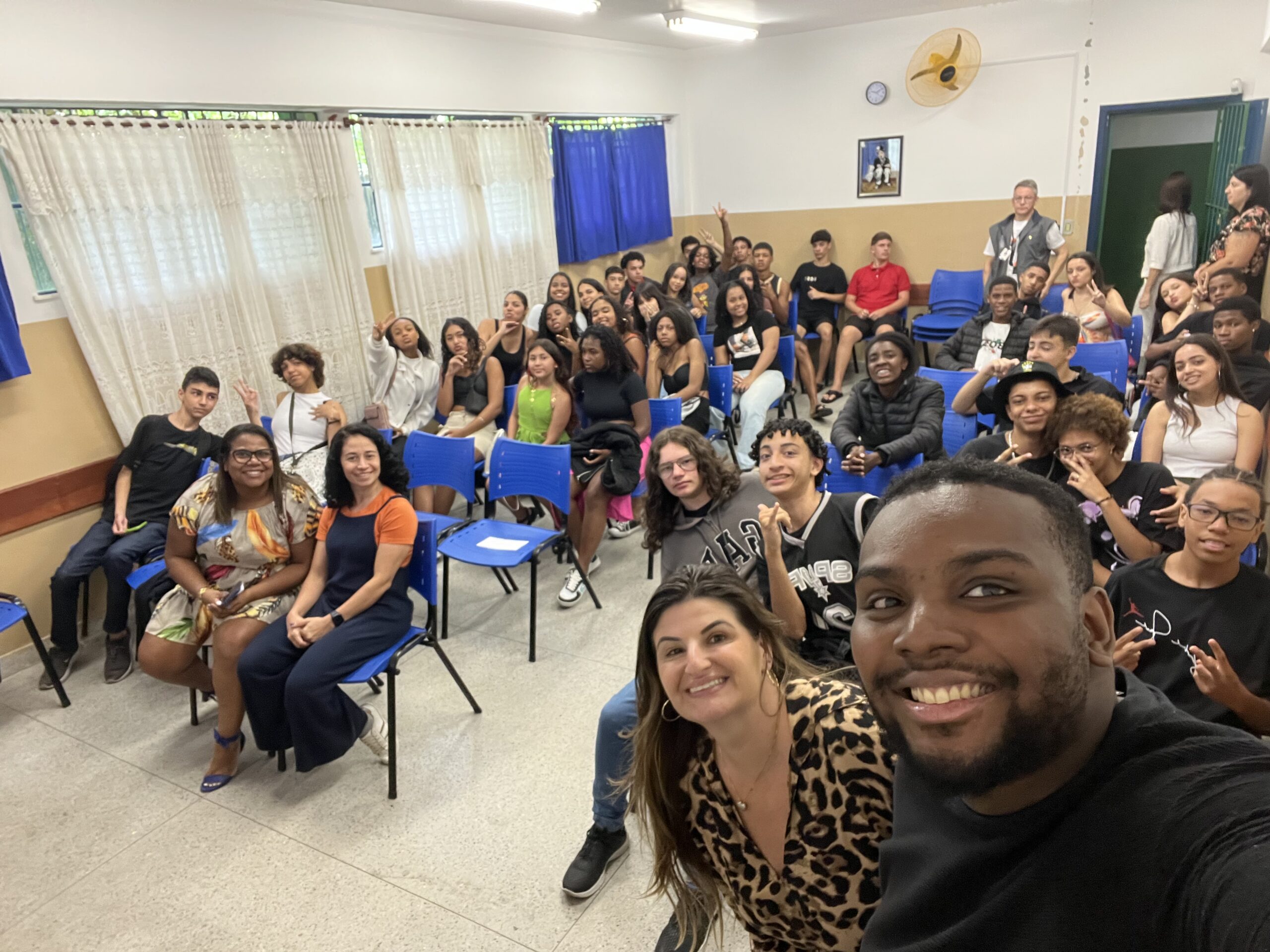 Estudantes de Administração da UCP compartilham conhecimentos sobre educação financeira para alunos do 9° Ano