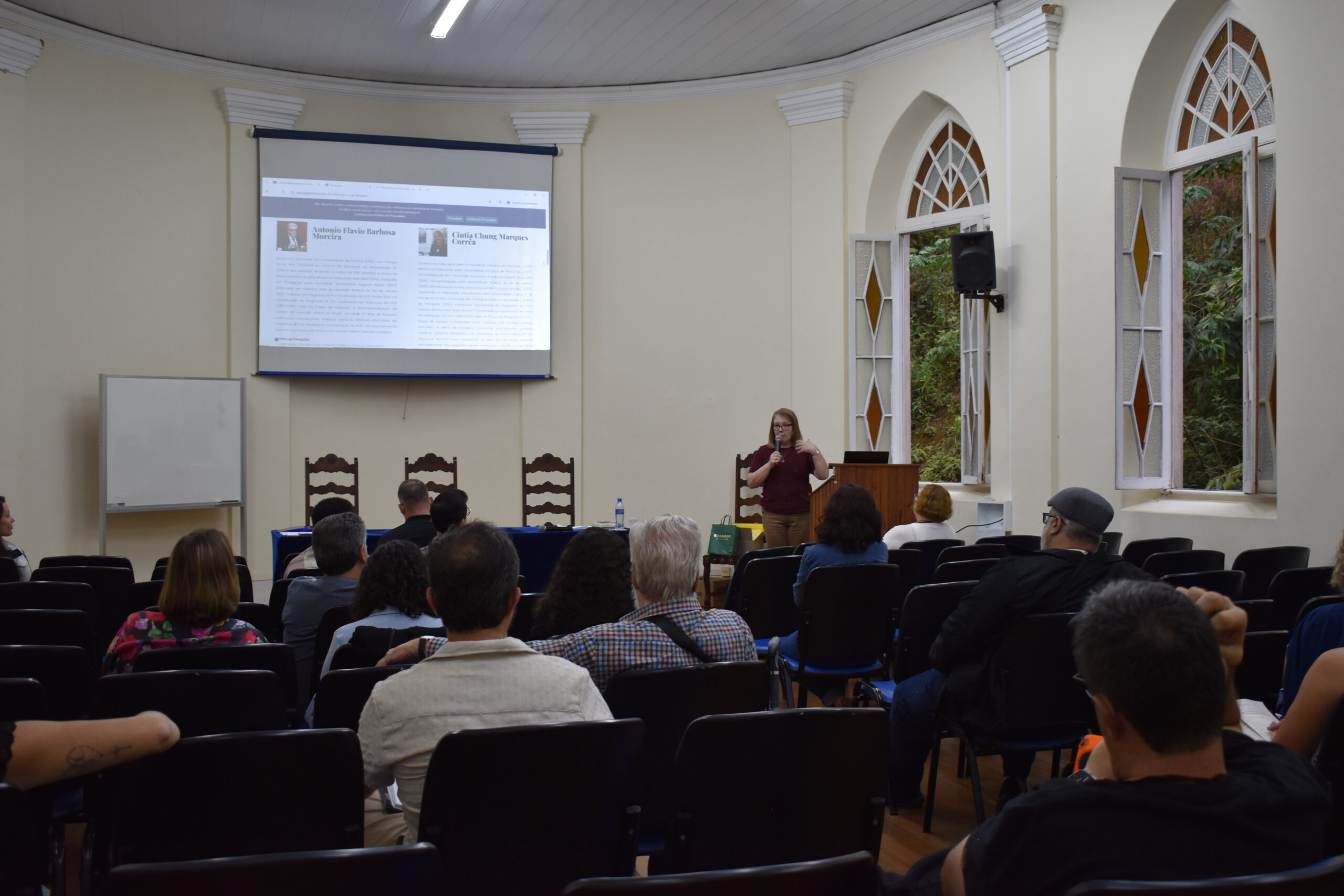 Seminário Discente e de Egressos do PPGE da UCP fala sobre educação, identidade e práticas cotidianas