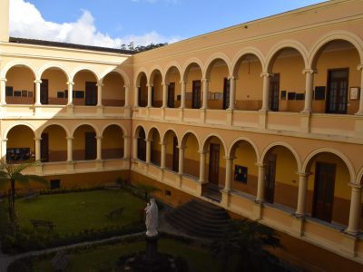 Jardim interno Campus Dom Veloso
