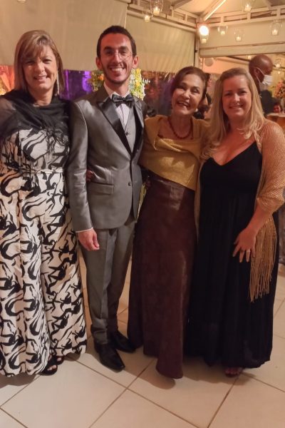 João Victor de Souza e as professoras Rosilene, Elisameli e Joseane